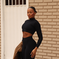 TOP CANELADO PRETO MANGAS