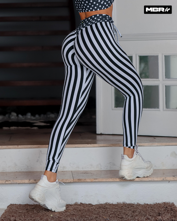 LEGGING LISTRAS BOLINHAS PRETO E BRANCO (empina)