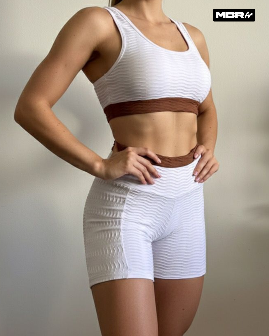 SHORT ACESS BRANCO COM MARROM (empina)