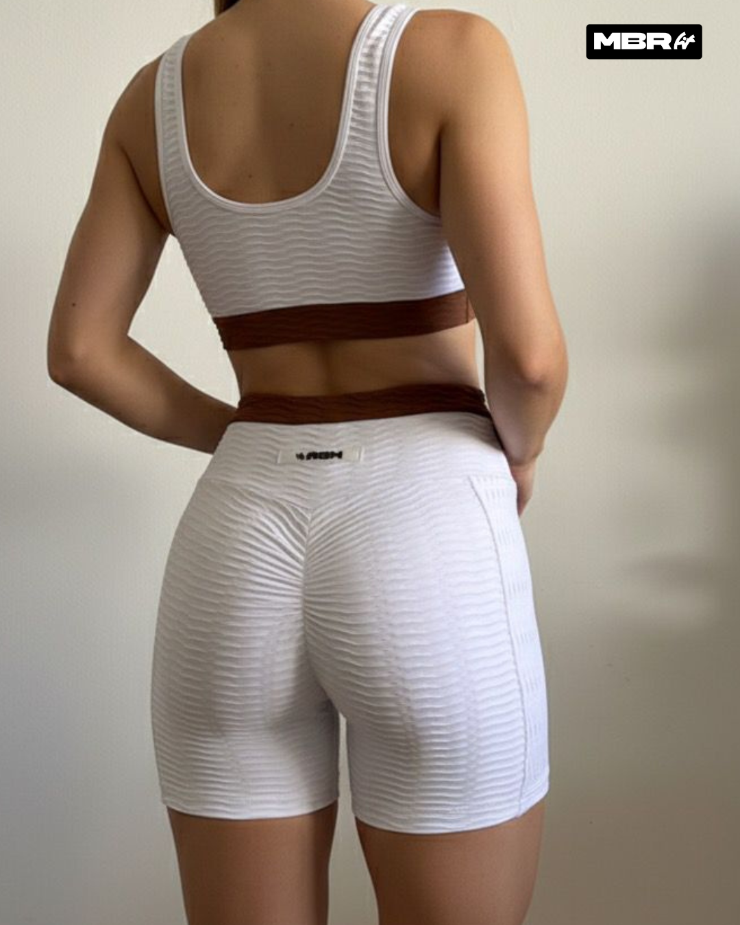 SHORT ACESS BRANCO COM MARROM (empina)