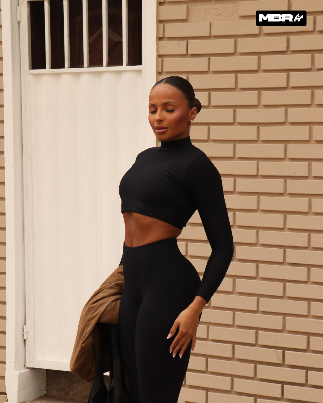 TOP CANELADO PRETO MANGAS