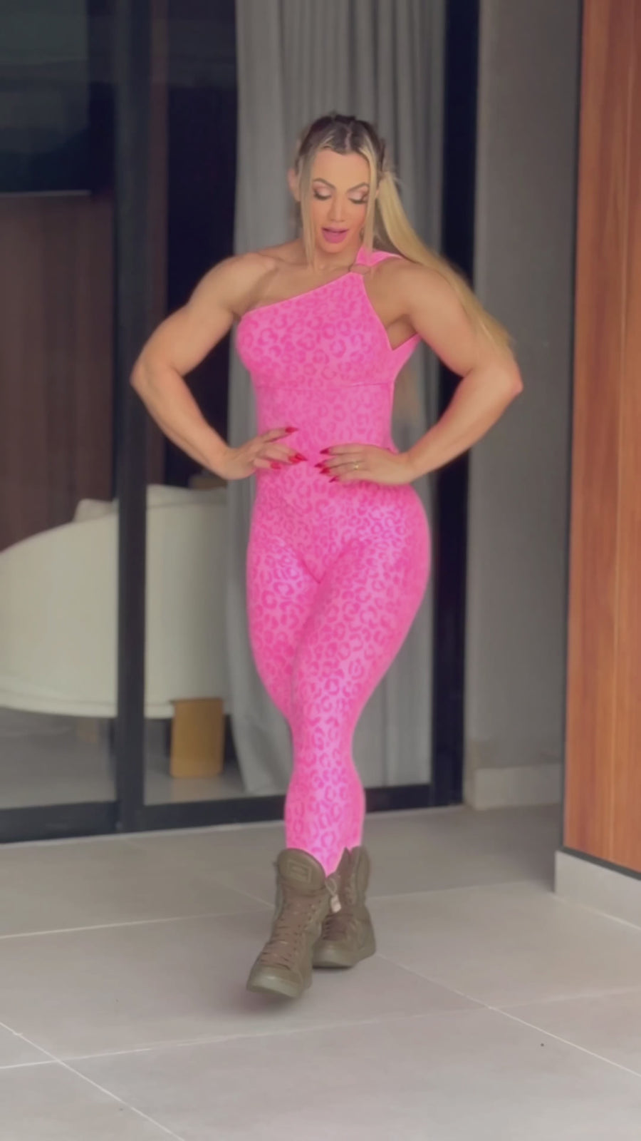 MACACÃO OMBRO ARGOLA ONÇA PINK (empina)